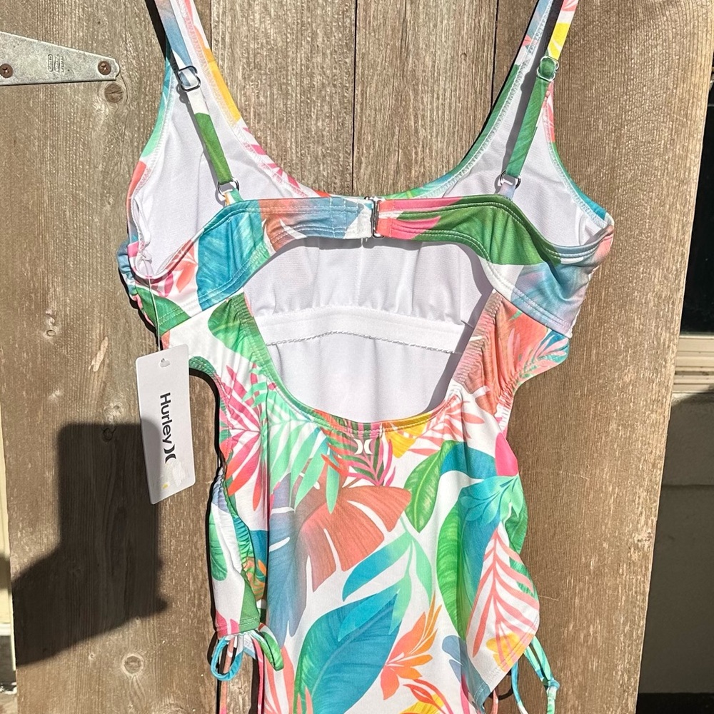 🌸 Hurley Colorful Tropical Leaf One Piece - Picture 2 of 6